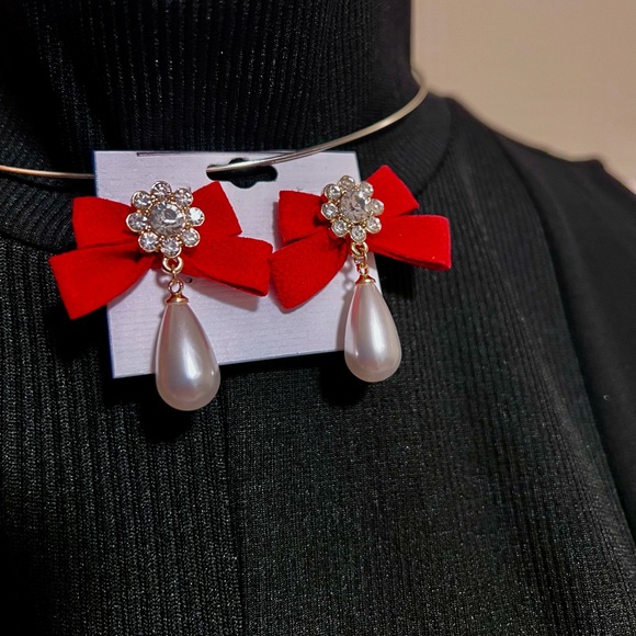 Jewelry - NWT: Fashion Bow w/Diamond and Pearl Earrings